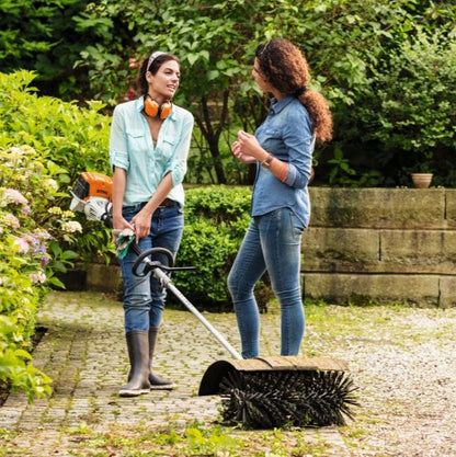 Stihl KM 131R + KB-KM bezemroller