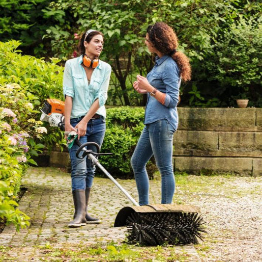 Stihl KM 131R + KB-KM bezemroller
